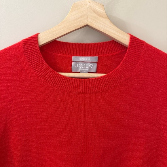 J Crew 100% Cashmere classic-fit crewneck sweater size XS in Red holiday - Picture 4 of 8